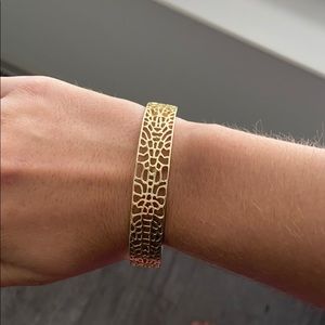 Kendra Scott gold bracelet